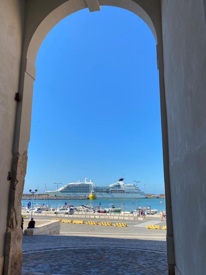 Casa Vacanza Tindara Apartment Civitavecchia Bagian luar foto