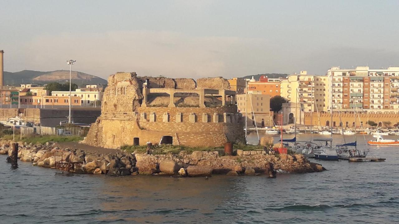 Casa Vacanza Tindara Apartment Civitavecchia Bagian luar foto